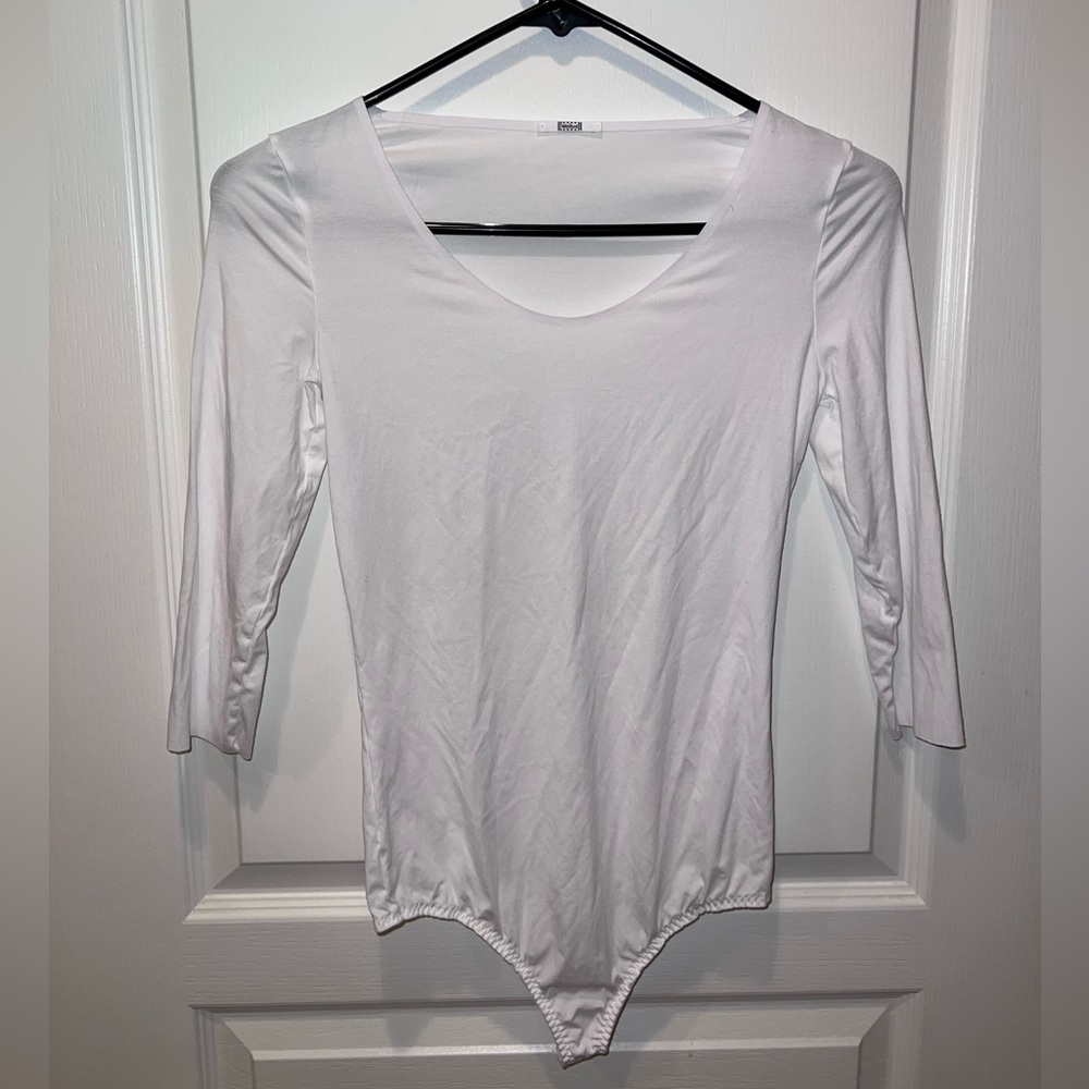Wolford white scoop neck bodysuit w/ 3/4 length sleeve